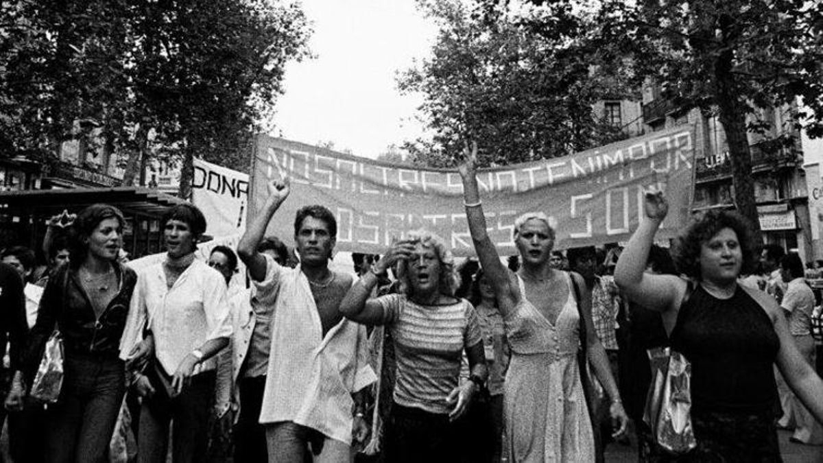 Una exposición de Colita nos traslada a la primera manifestación LGTBIQ+ después de la muerte de Franco