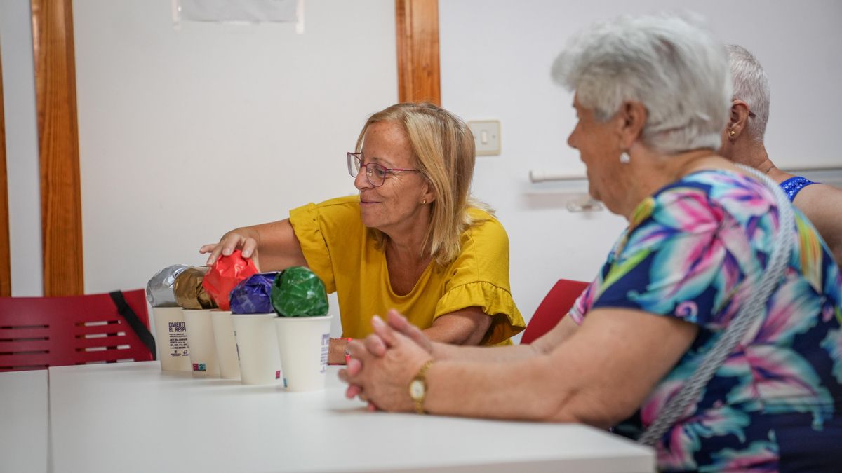 Cruz Roja celebra una actividad intergeneracional frente a la soledad estival