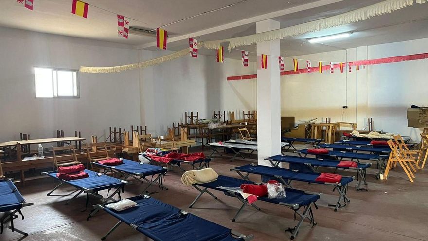 Punto de alojamiento de vecinos afectados por el incendio de la Sierra de la Culebra en Camarzana de Tera