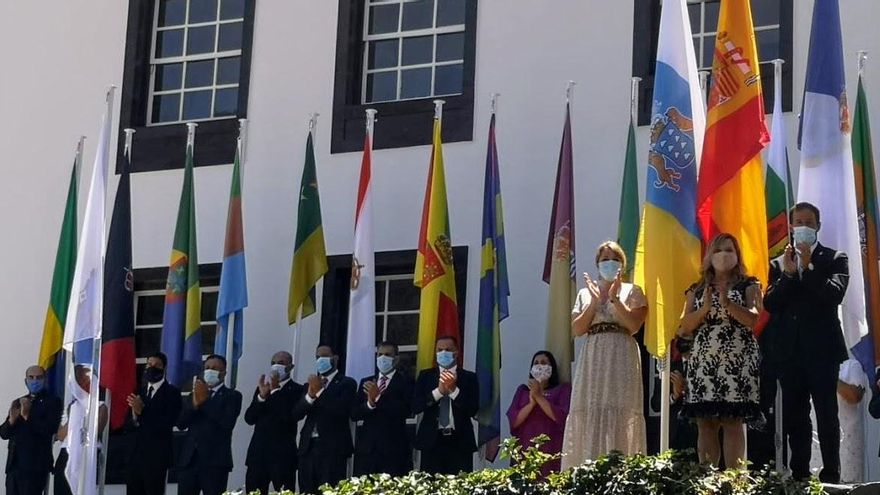 Cargos públicos asistentes al acto.