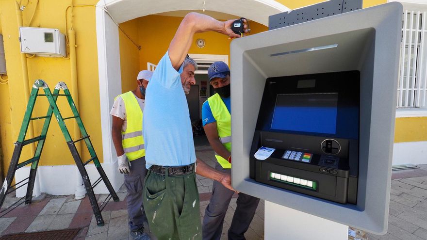 Cajeros en el medio rural impulsados con dinero público: "Es una necesidad urgente"
