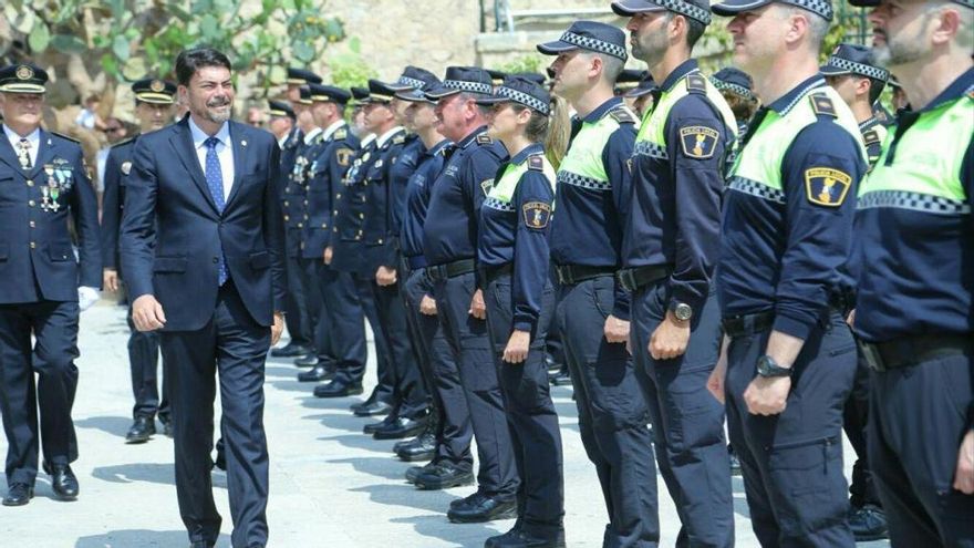 El hijo de un concejal de Vox de Alicante y la esposa de un exdiputado del PP, entre los aprobados para la Policía Local