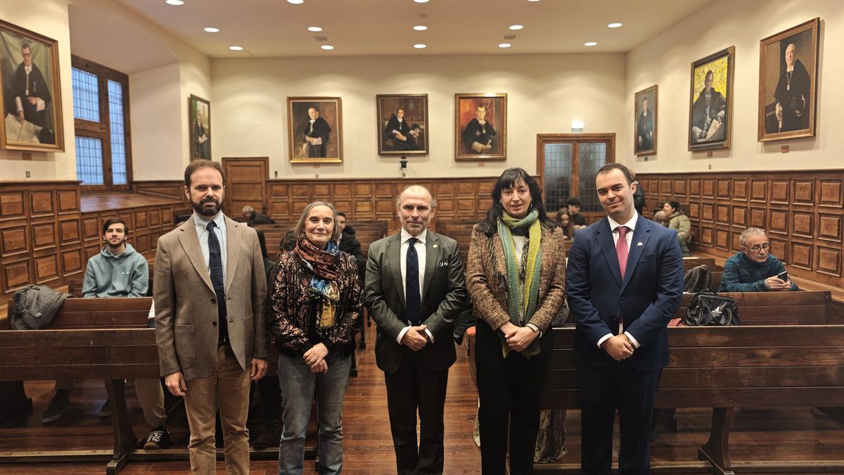 La Universidad de Oviedo acogió este jueves el acto de presentación de una red de embajadores y embajadoras para reforzar la presencia en el medio rural asturiano.
