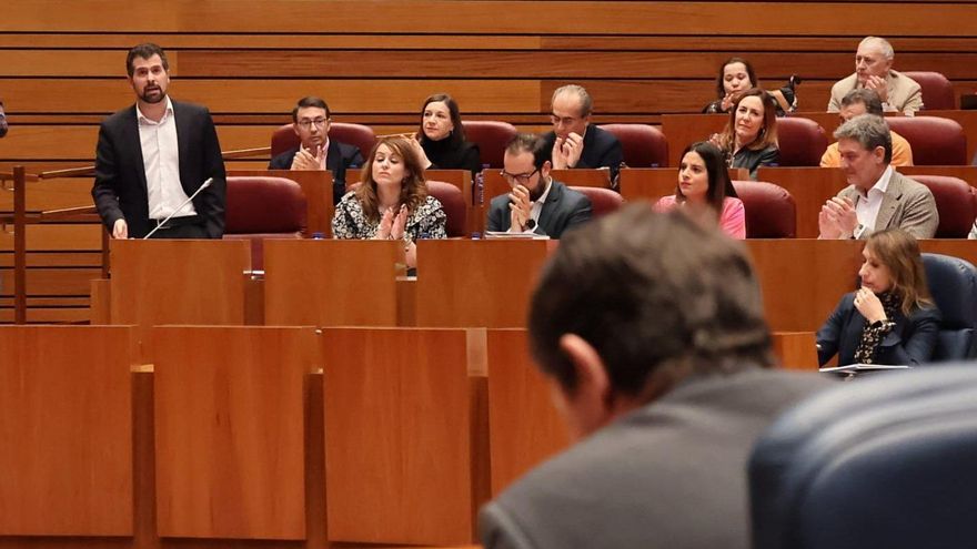La oposición recrimina a PP y Vox la concesión del Premio Castilla y León a Sánchez Dragó