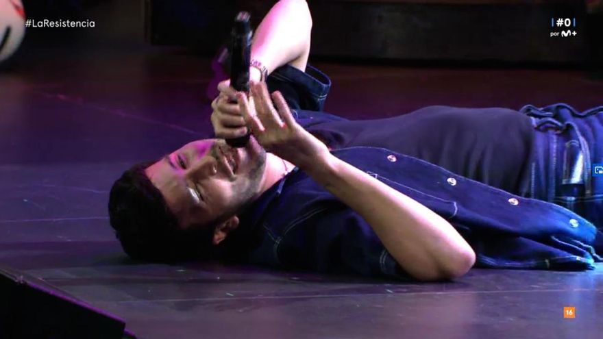 Sebastián Yatra se resbaló en 'La Resistencia' y respondió a la pregunta clásica sobre sexo