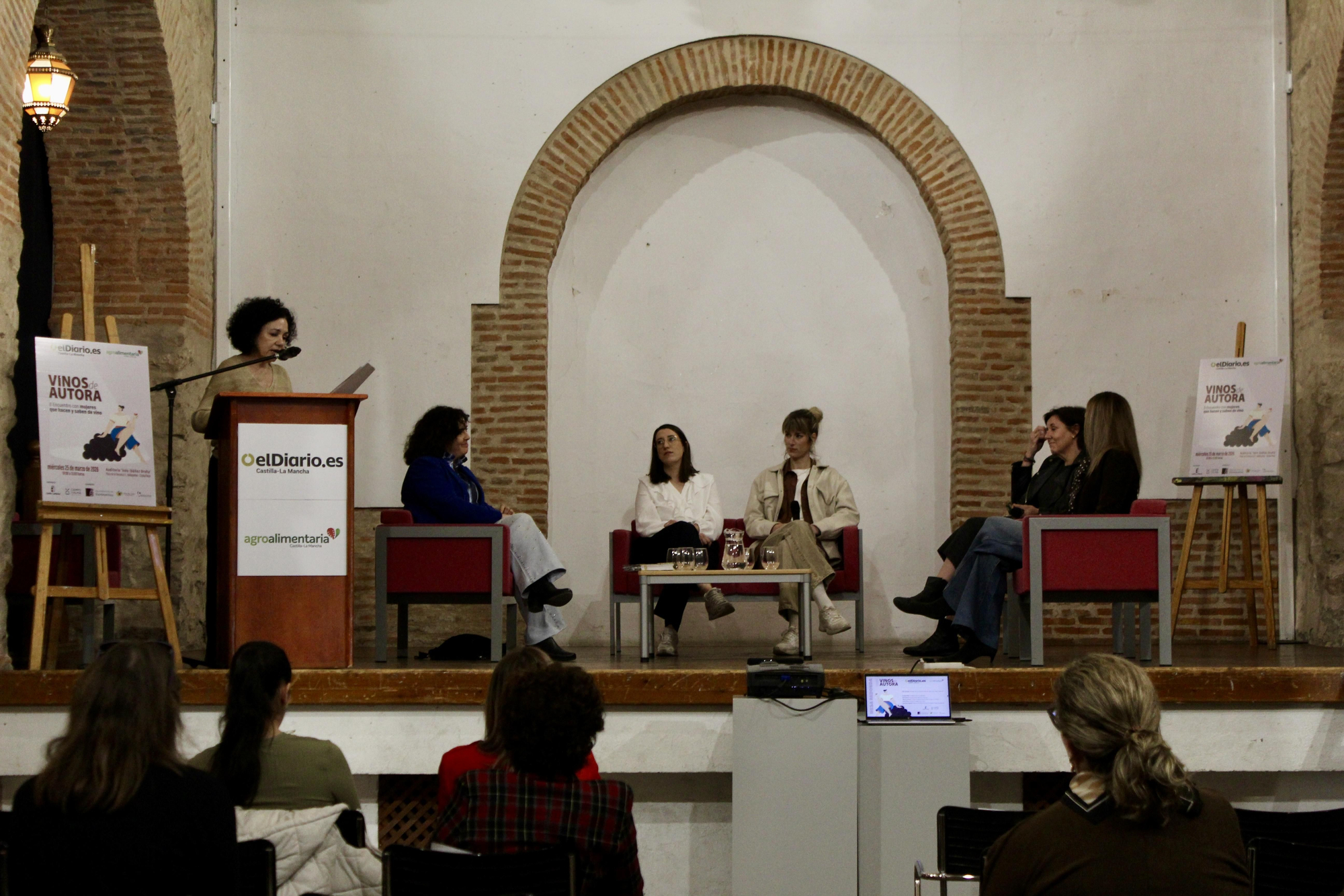 Mesa redonda 'Las autoras hablan de vino' en el segundo encuentro Vinos de Autora