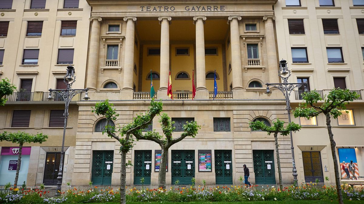 Fachada del teatro Gayarre de Pamplona.