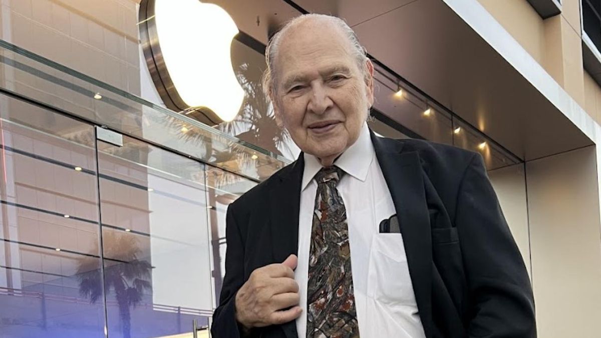 Ronald Wayne renunció a su parte de Apple por miedo a repetir fracasos anteriores y optó por asegurar su estabilidad personal a cambio de 800 dólares