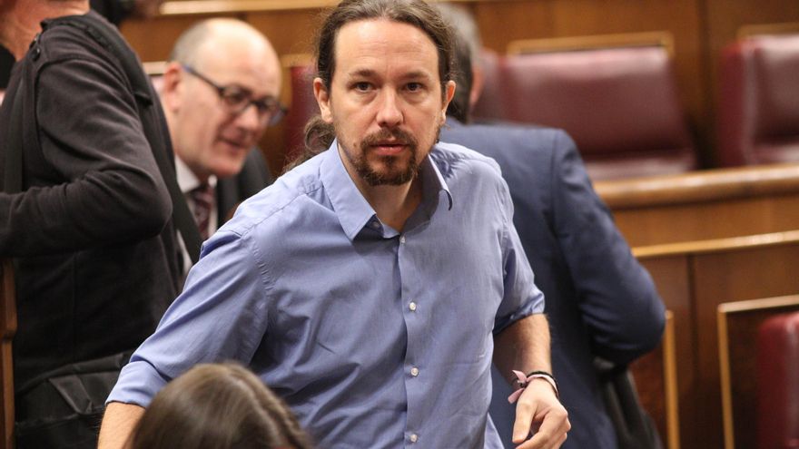 Un informe policial aleja las sospechas sobre Pablo Iglesias como causante de los “daños” en la tarjeta de su excolaboradora Dina Bousselham