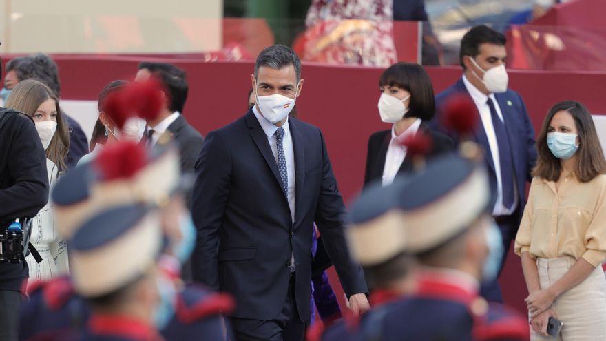 El presidente del Gobierno, Pedro Sánchez, llega al acto solemne de homenaje a la bandera nacional y desfile militar en el Día de la Hispanidad, a 12 de octubre de 2021, en Madrid, (España)