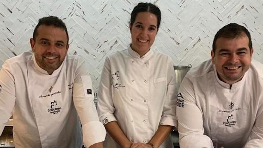 Iciar Perez entre Jonathan y Juan Carlos Padrón