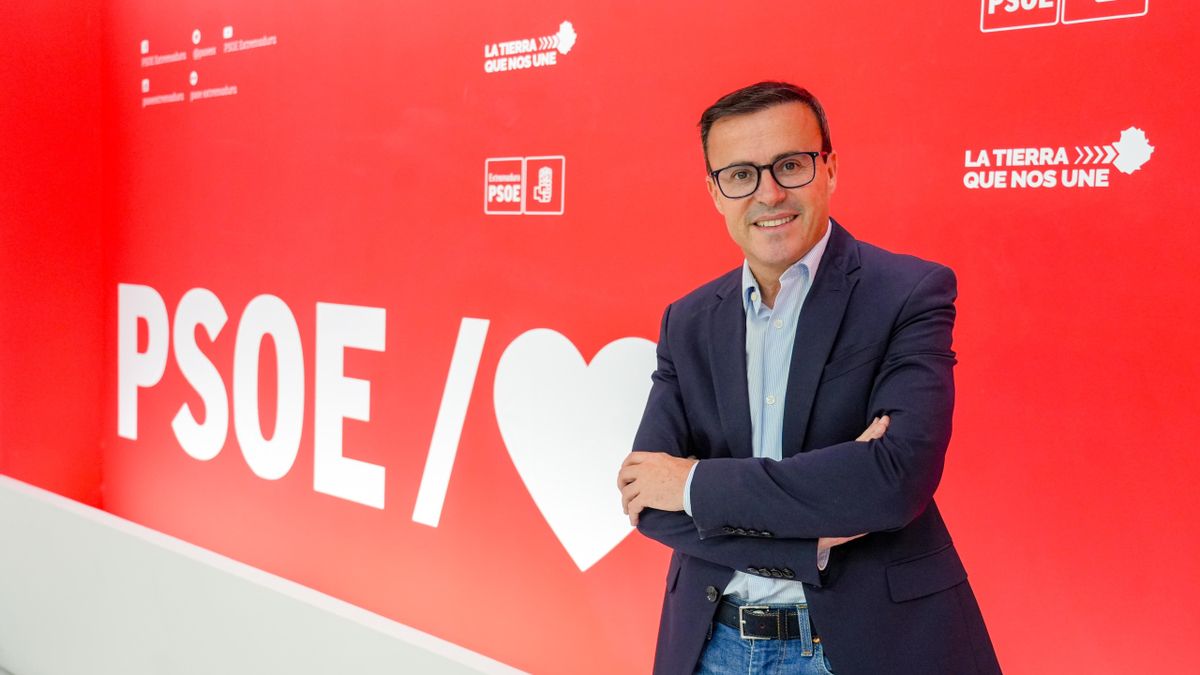 El secretario general del PSOE de Extremadura, Miguel Ángel Gallardo, en la sede regional del partido