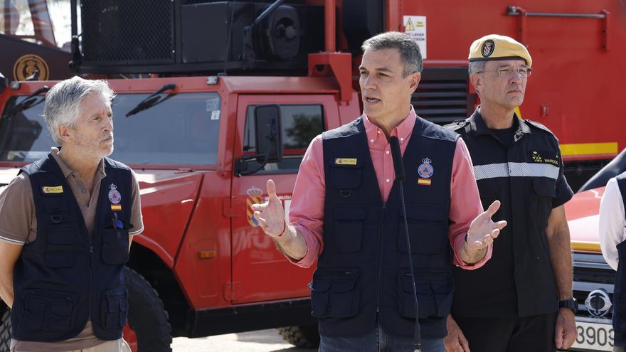 El presidente del Gobierno, Pedro Sánchez, durante su visita al Puesto de Mando Avanzado de Navalcarnero, Madrid.