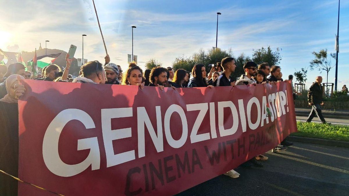 Miles de personas del mundo del cine y la cultura se manifiestan en Donostia en apoyo a Palestina