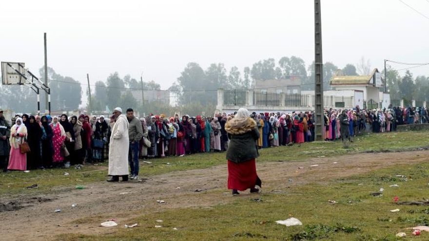 Casi 20.000 temporeras marroquíes partirán este año a la fresa en España