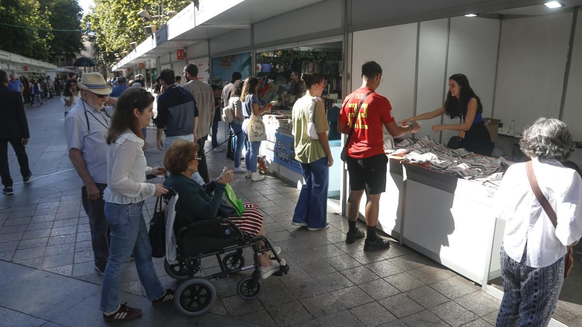 Regalo de pastel cordobés por comprar un libro en la Feria del Libro