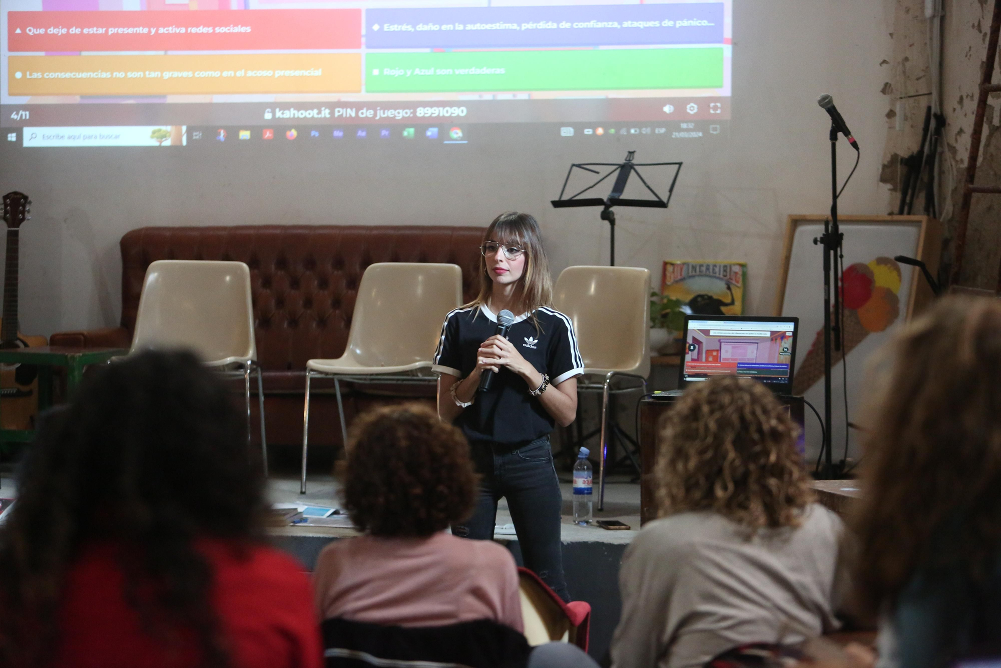 Taller de ciberviolencias machistas impartido por Nadia Martín.