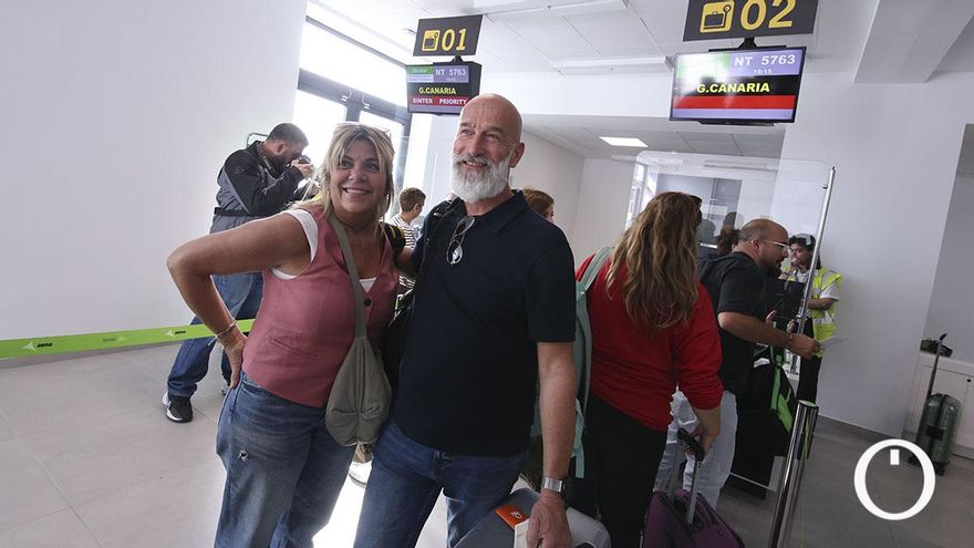 El estreno de los vuelos de Binter entre Córdoba y Canarias, en imágenes