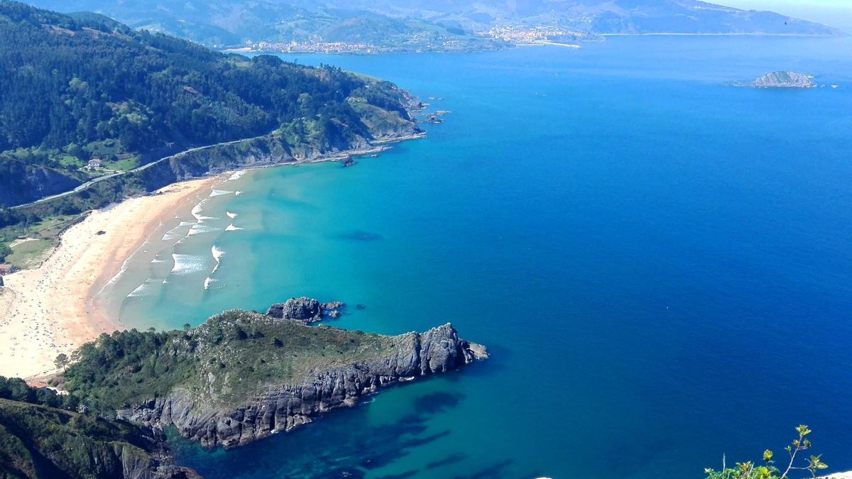 La Reserva de la Biosfera que guarda también una de las playas más bonitas de Euskadi