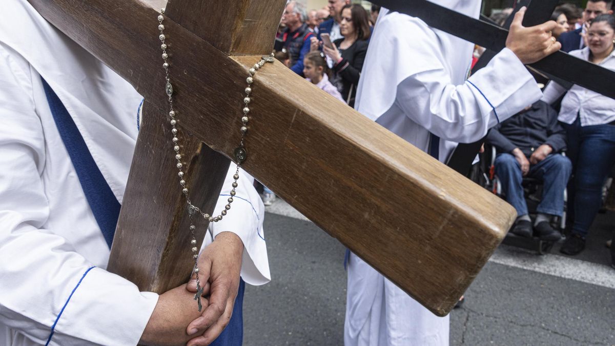 Penitentes de los Negritos rumbo a la Catedral