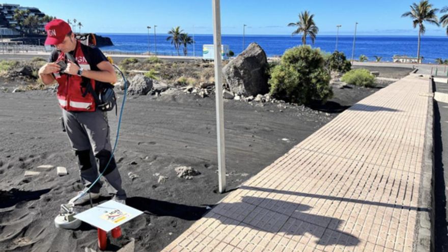 El IGN instala 12 nuevos sensores de gases  en Puerto de Naos