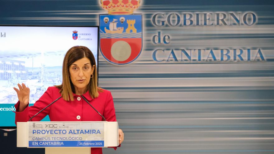 La presidenta de Cantabria, María José Sáenz de Buruaga, en rueda de prensa