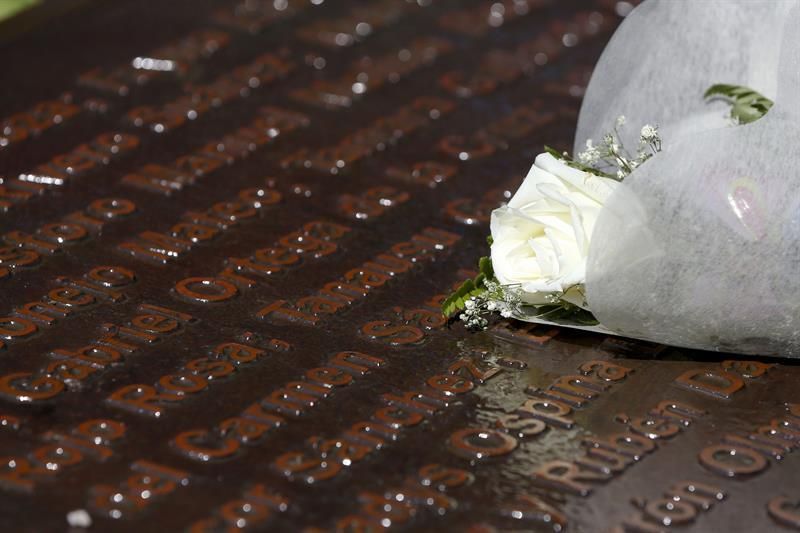 Acto conmemorativo en Madrid del séptimo aniversario del accidente de Spanair. (EFE/Juan Carlos Hidalgo)