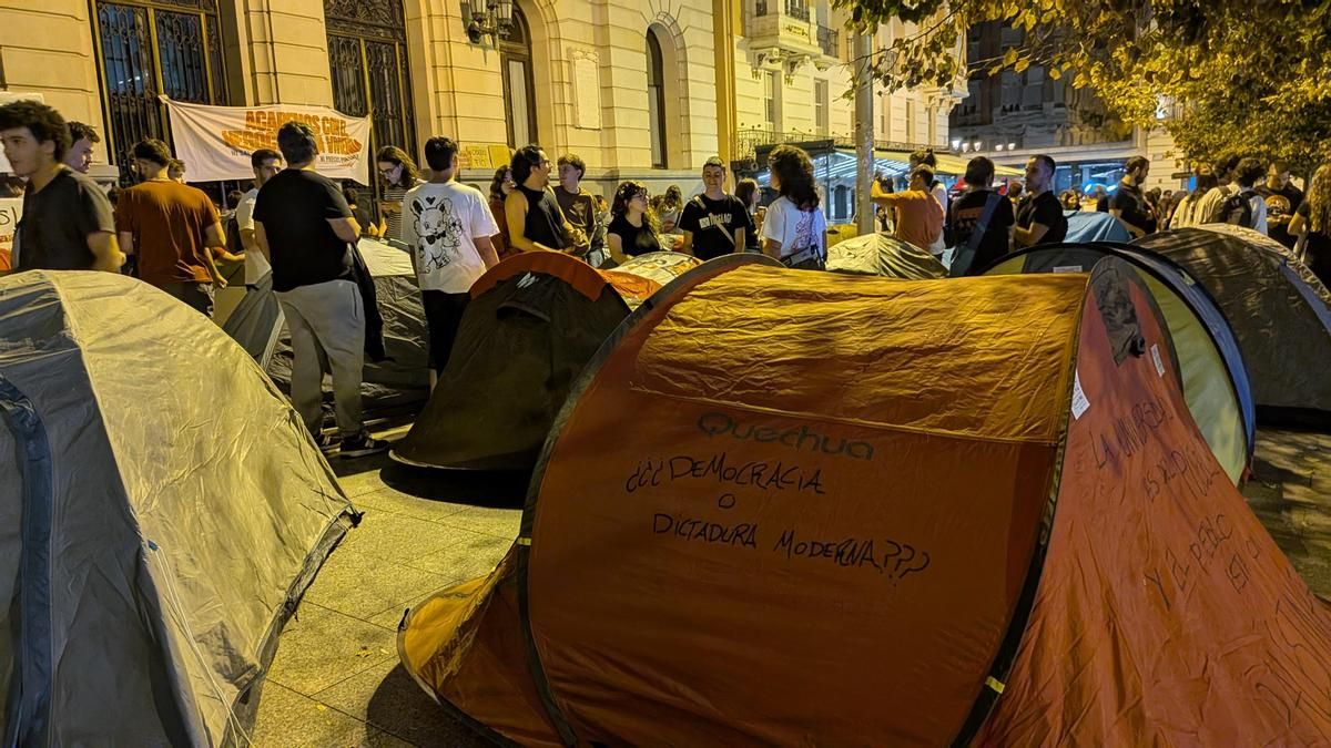 Zaragoza se suma a la protesta por la vivienda con una acampada en plaza de España: “La situación es insostenible”