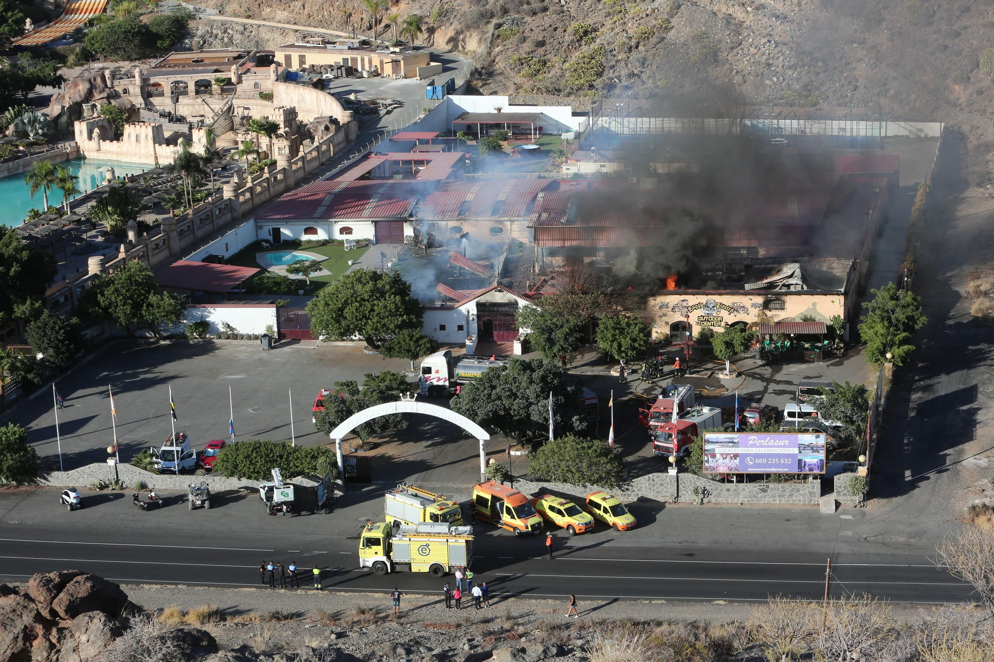 Incendio junto al Aqualand de Maspalomas.
