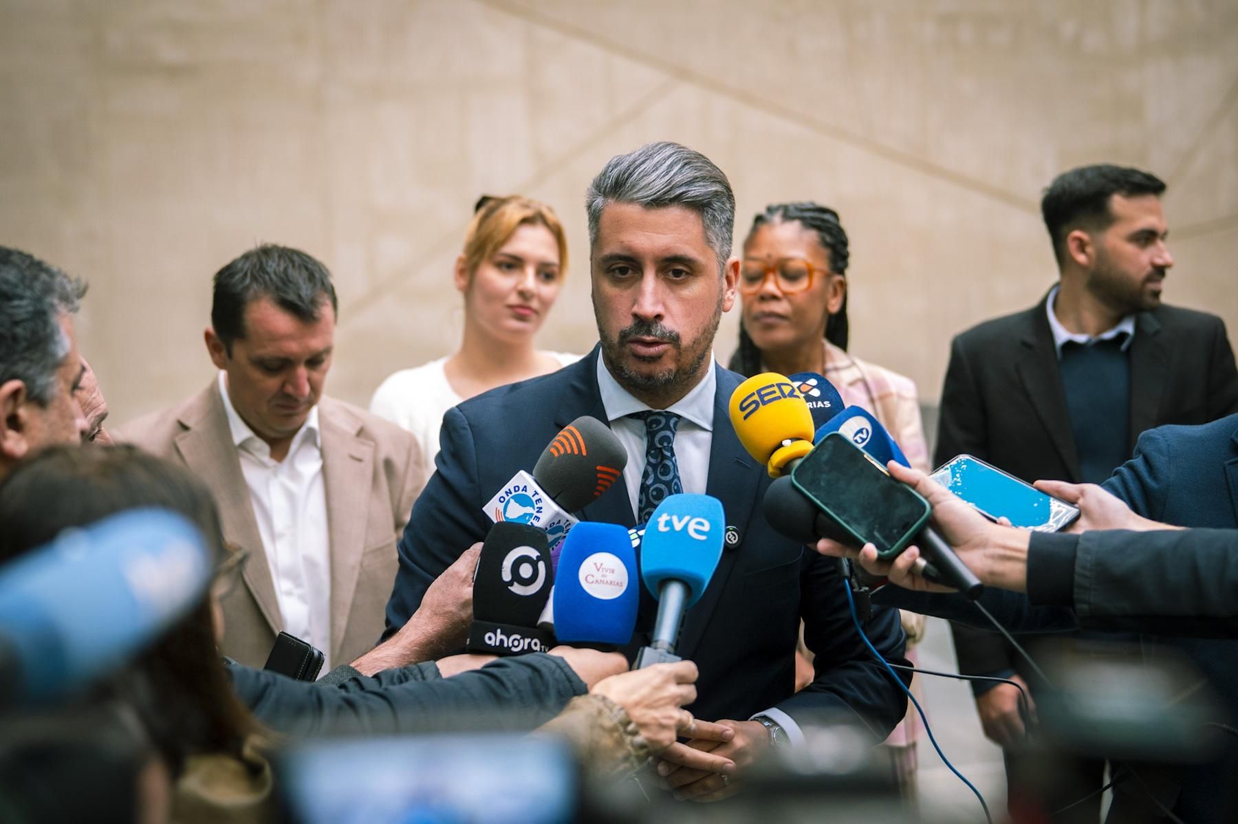 El alcalde de La Laguna, Luis Yeray Gutiérrez, atiende a los medios este lunes en la inauguración de las jornadas por el 25 aniversario como Ciudad Patrimonio Mundial por la UNESCO.