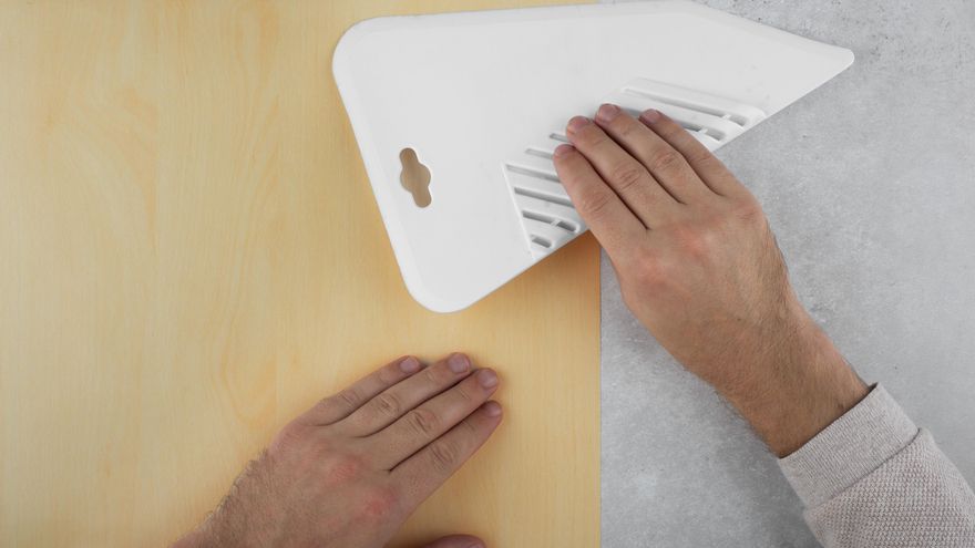 Cómo retirar el papel pintado de la pared y eliminar definitivamente cualquier resto de pegamento