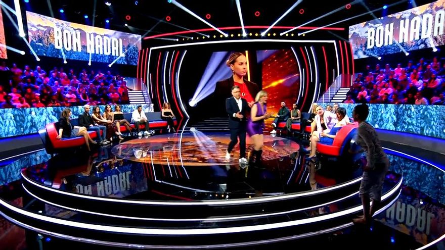 Lío monumental en 'Gran Hermano', con Adara y la madre de Violeta a gritos: "¡Te limpias tu boca de mierda!"