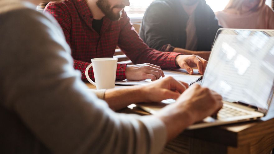 ¿Pasas muchas horas sentado? Cinco cosas que puedes hacer para añadir actividad a tu día a día