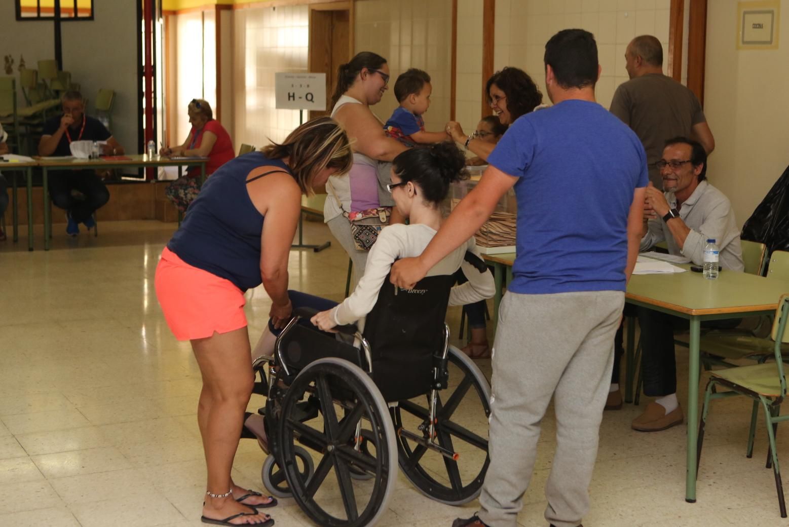 Jornada electoral en el CEIP Poeta Tomás Morales, en El Carrizal, de Ingenio. (ALEJANDRO RAMOS)