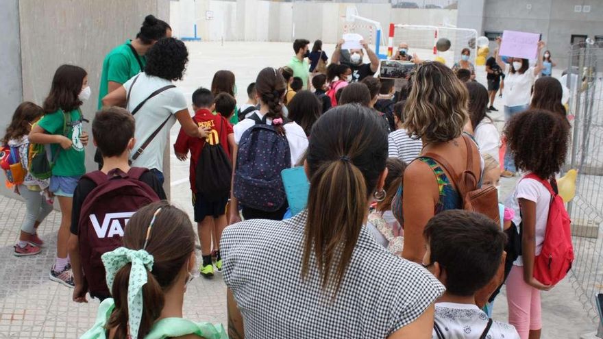 Entrada de alumnos a un colegio público en Extremadura