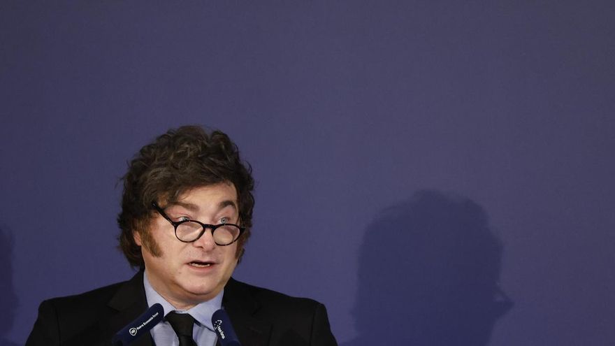 El presidente de Argentina, Javier Milei, interviene en el desayuno informativo del Fórum Europa del que es protagonista este miércoles en Madrid. EFE/ Mariscal