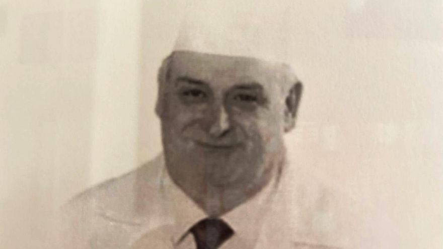 Santiago Pérez García, maestro pastelero y de reposteros en una foto antigua.