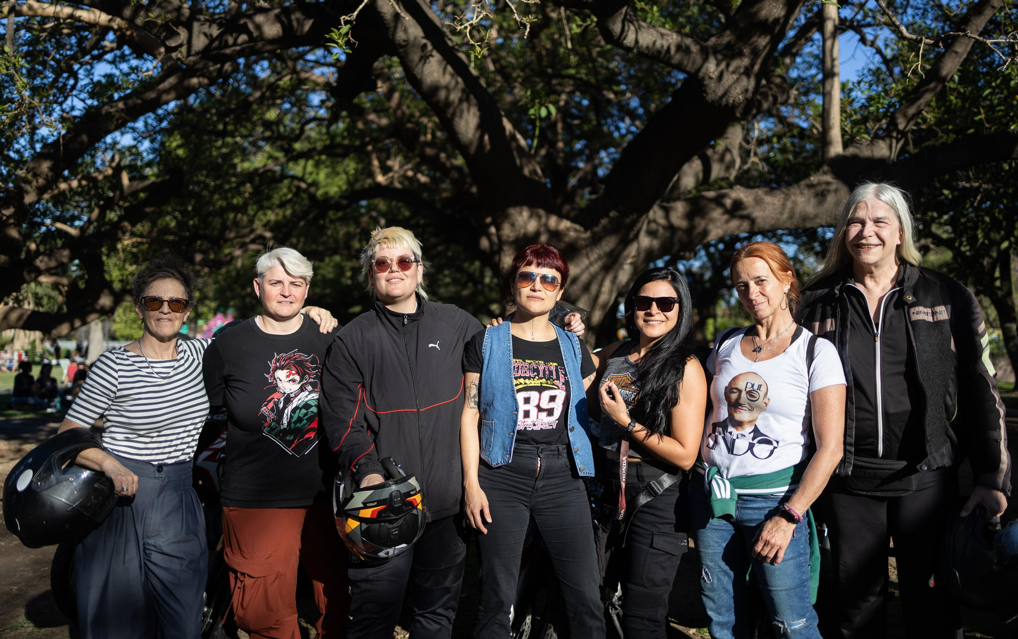 Lili Furio, Pola, Ari, Lau, Xoa, Pauli y Mariana Casas. Un grupo diverso unido en torno a la solidaridad de la ruta
