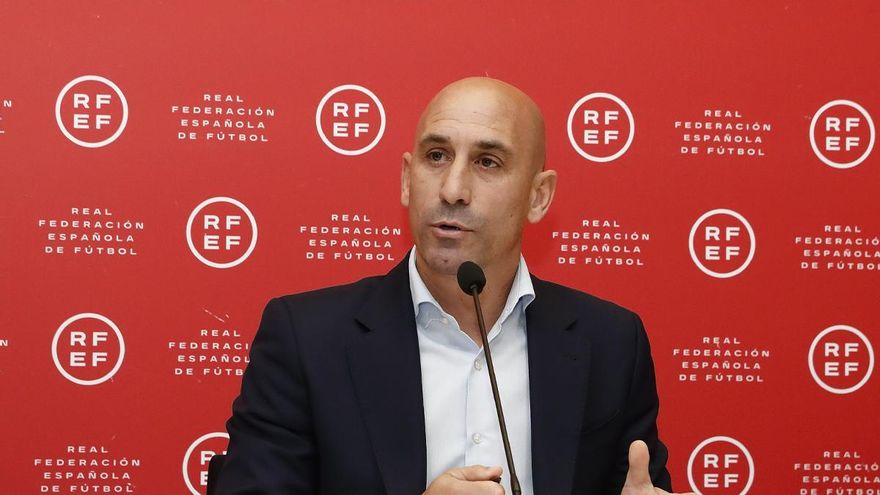 La RFEF se moja: Rubiales considera que la división Norte-Sur es "peor para viajar"
