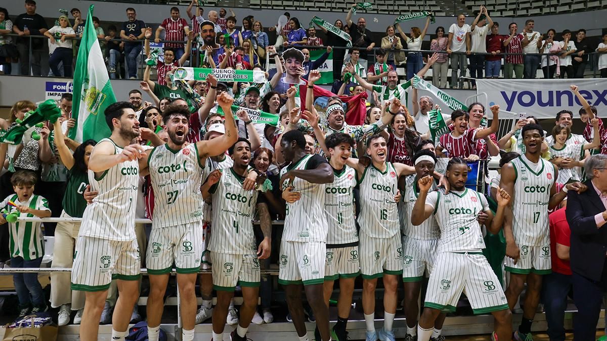 La celebración del ascenso del Coto Córdoba CB a Primera FEB, en imágenes