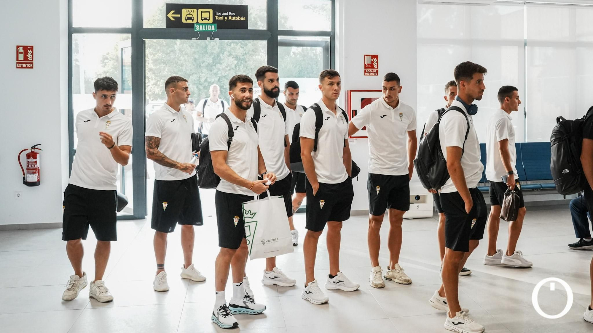 El Córdoba CF ya viaja en avión camino a Gijón