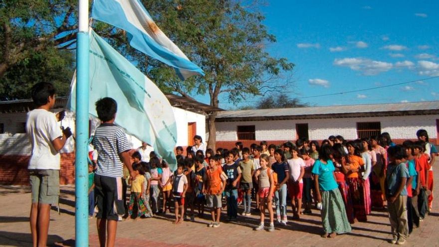 Seis pesos para el almuerzo y materias que se aprueban “por decreto”: claves de la crisis en las provincias con peor resultado en educación