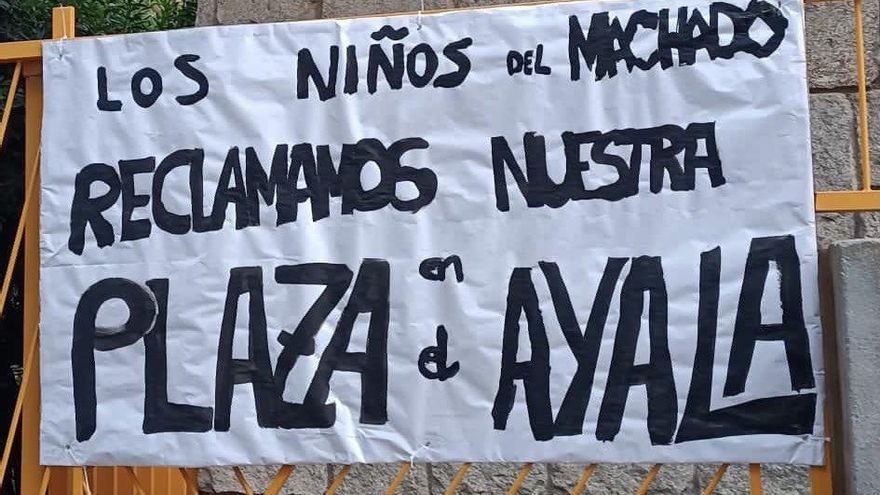 Pancarta con la que los niños del colegio piden su plaza en el instituto.