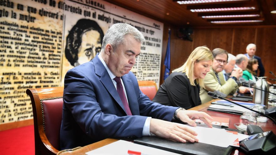 Archivo - El diputado del PSOE, Santos Cerdán (1i), comparece durante la Comisión de Investigación sobre los contratos públicos realizados durante la pandemia de covid-19, en el Senado, a 30 de abril de 2024, en Madrid (España).