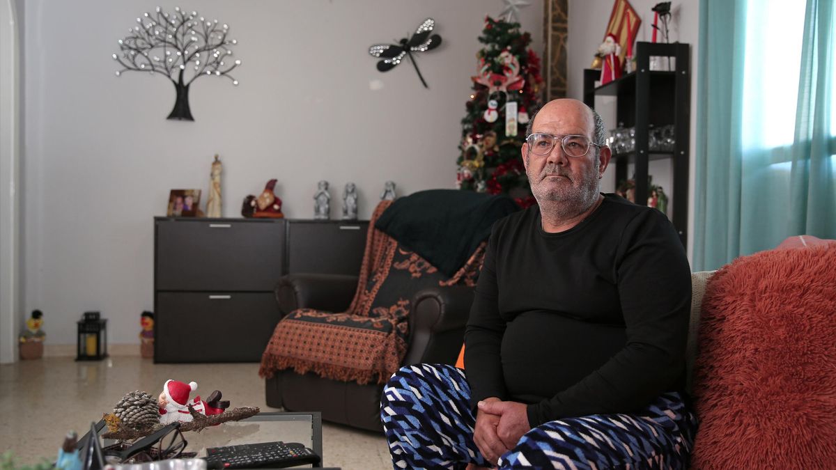 José Carlos, este viernes en su vivienda, en Las Palmas de Gran Canaria