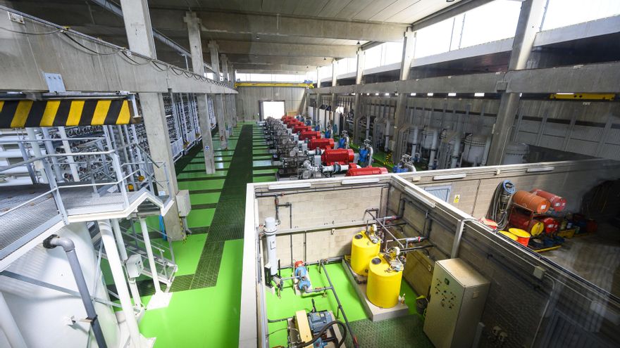 Archivo - Interior de una planta desaladora.