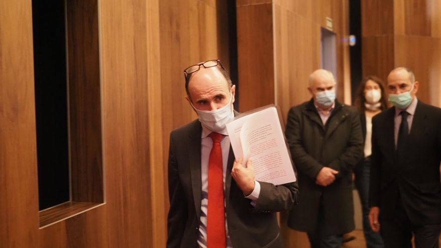 El Parlamento de Navarra modificará la ley que obligó a dimitir al exconsejero del PNV Manuel Ayerdi