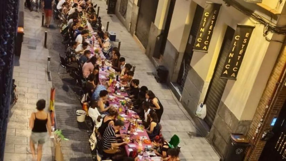 Vecinos de Lavapiés montan un Tapapiés alternativo contra la gentrificación y la pérdida de espacios del barrio