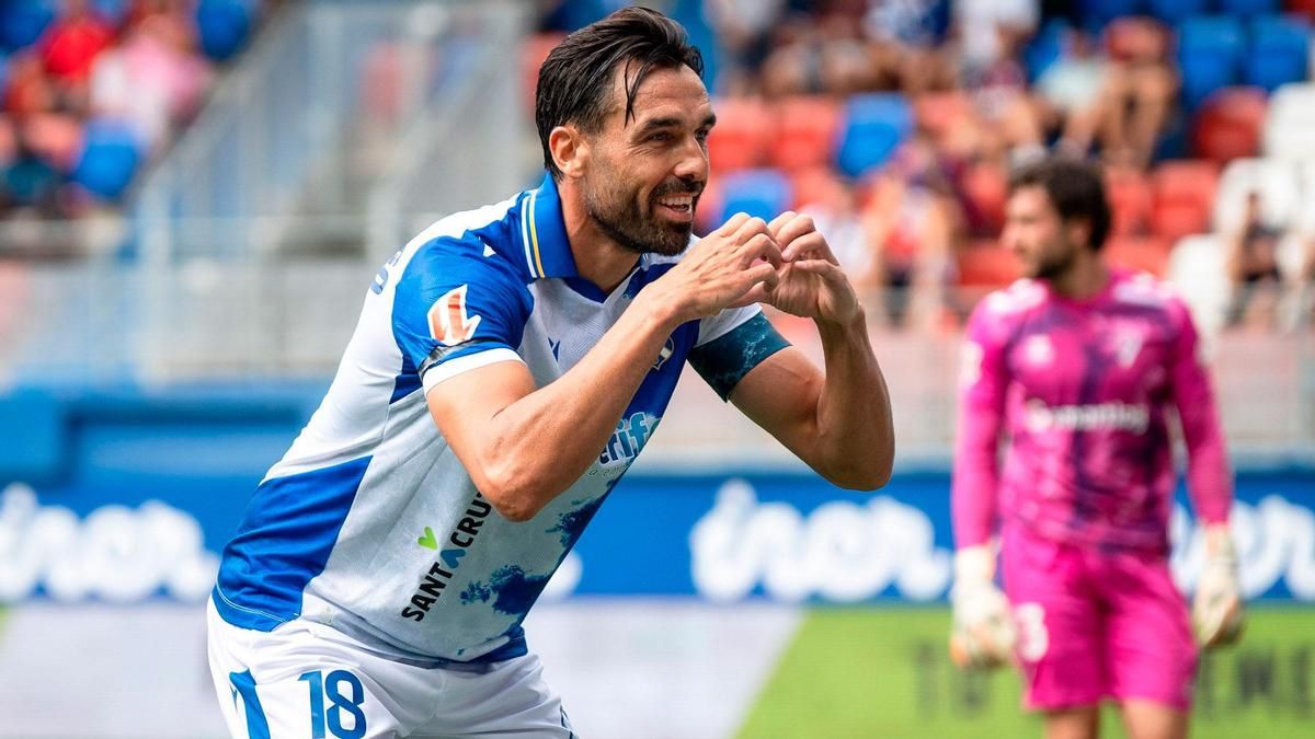 Enric Gallego marca y bate más registros de la historia del CD Tenerife