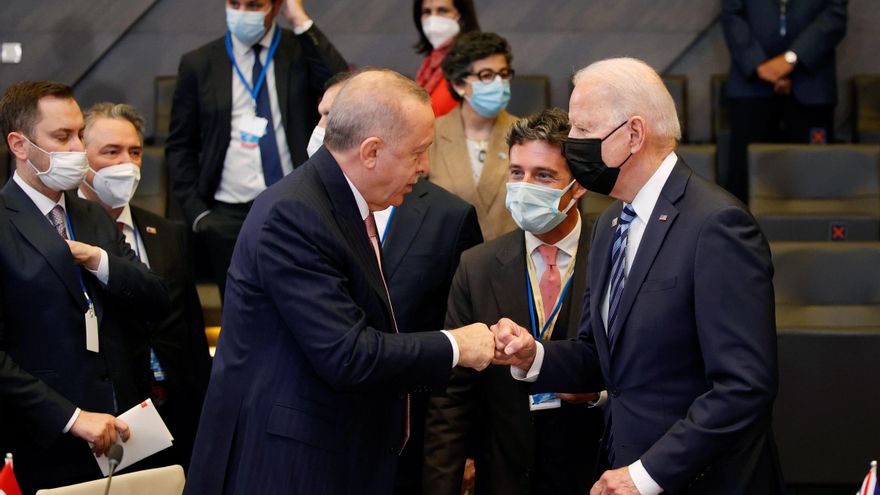 Biden conversa unos minutos con Erdogan antes del inicio de cumbre de OTAN